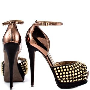 "Obstcl" by Steve Madden