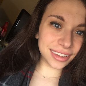 Meet your Posher, Adriana