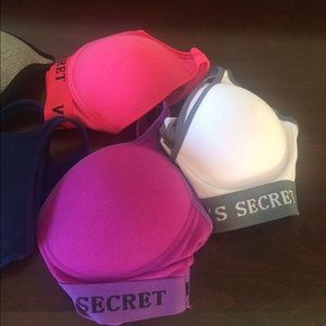 Set of 6 sports bras