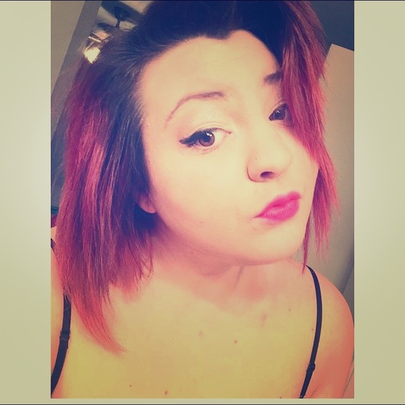 Meet your Posher, Ashley