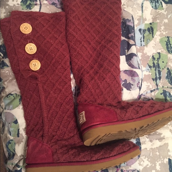 UGG Bailey button size 9