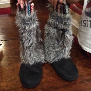 Mil Luks slipper houseboot size Medium 6.5-7.5