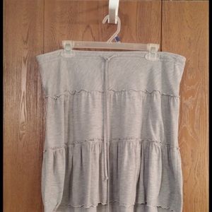 Casual, light gray skirt