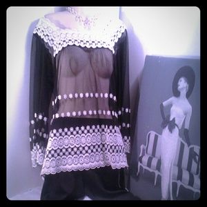 Pretty Sheer Sexy Blouse Sz Lg Black & White
