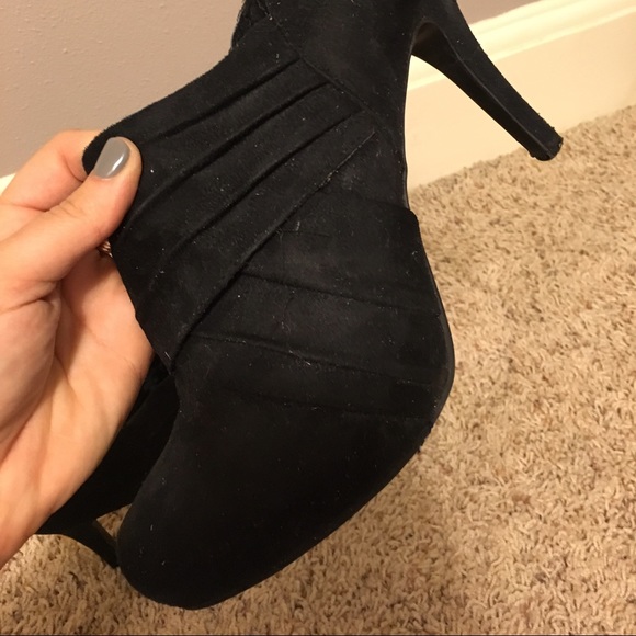 Black booties! So cute for winter - Picture 2 of 3