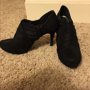 Black booties! So cute for winter
