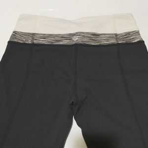Lululemon REVERSIBLE Yoga Pant Groove Capris