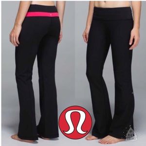 Lululemon REVERSIBLE Black and Red Yoga Pants