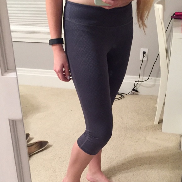 Under Armor Cropped Leggings