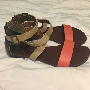 Strappy Sandals💗