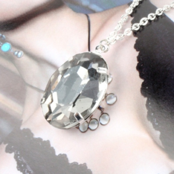 🎉HP 🎊Glass gem necklace