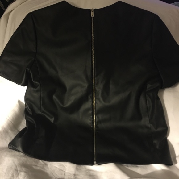 McGinn Collection Faux Leather Top w/ Zipper Back - Picture 2 of 4