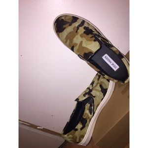 Steve Madden Camo slip ons