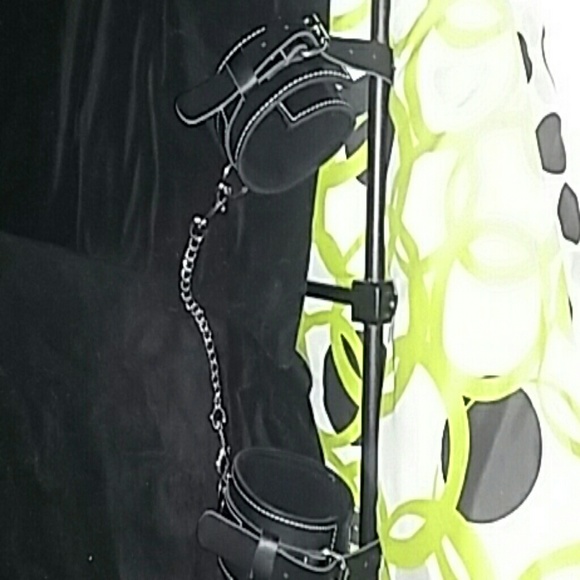 Handcuffs - Picture 2 of 4