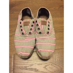 Gray/Pink Toms