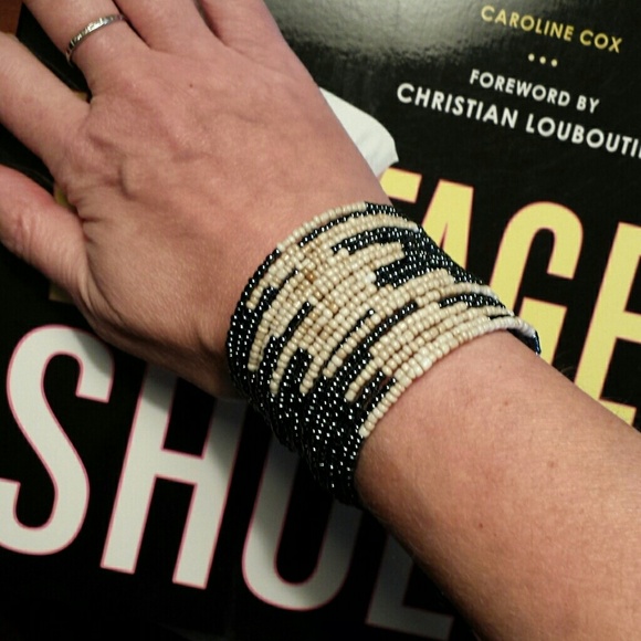 📗GWaC Java Abstract Beaded Cuff - Platinum - Picture 3 of 4