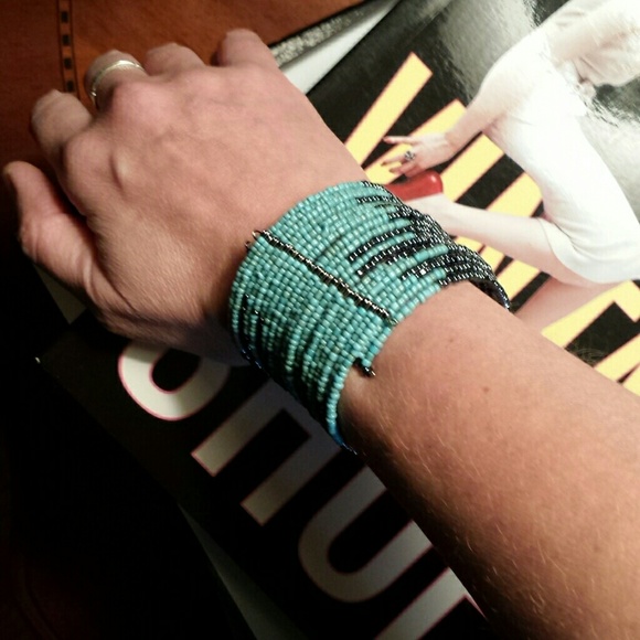 📗GWaC Java Abstract Beaded Cuff - Platinum - Picture 4 of 4