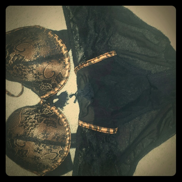 Matching boutique set with tassles