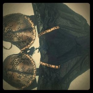 Matching boutique set with tassles