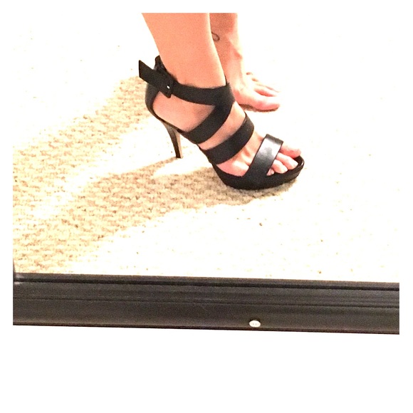 🎉2 for $20🎉Black strappy heels size 9.5
