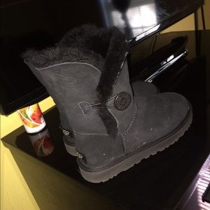 black uggs size 7
