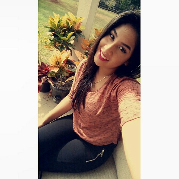 Meet your Posher, Lorena - Picture 1 of 1