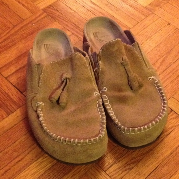 clog moccasins