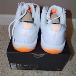 Air Jordan 11s retro Low white "citrus"