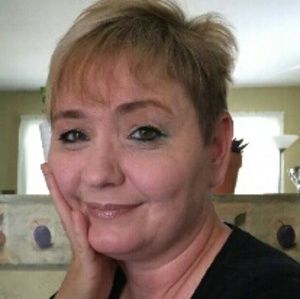 Meet your Posher, Debbie