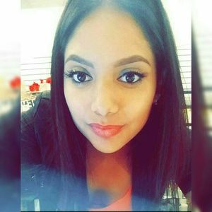 Meet your Posher, Yenni