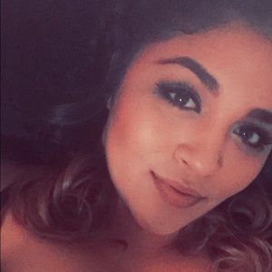 Meet your Posher, Estefania