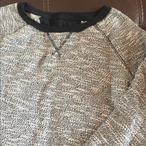 Beautiful sweater - Picture 2 of 2