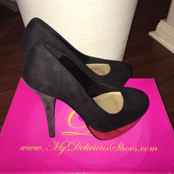 Tri-Color Pumps - Picture 2 of 3