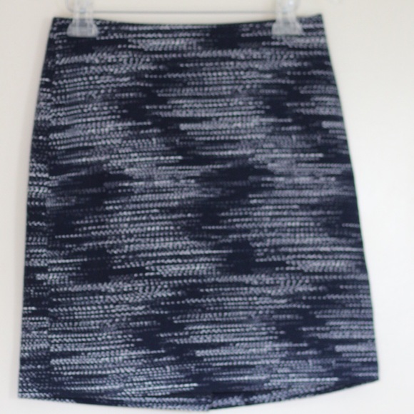 LAST CHANCE Jones New York Signature pencil skirt