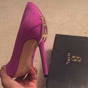 Purple pump w/zipper design