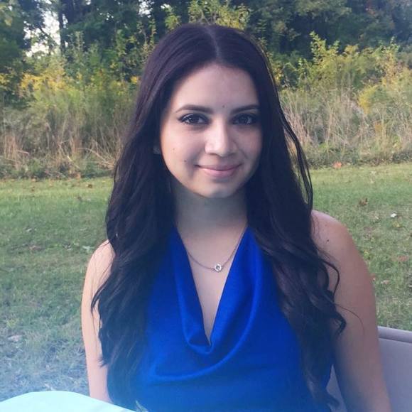 Meet your Posher, Estefania