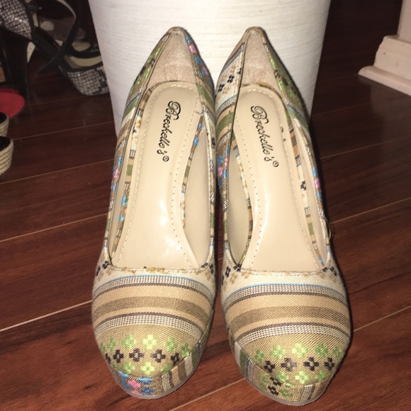 Patterned Heels - Picture 2 of 3