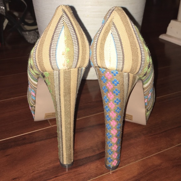 Patterned Heels - Picture 3 of 3