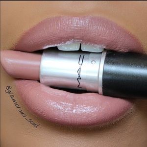 Mac lipstick "Blankety"