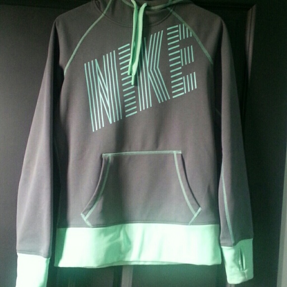 Small Nike therma-fit