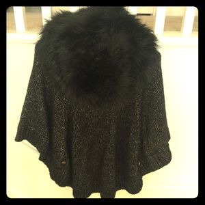 Michael kors poncho w/detachable faux fur collar