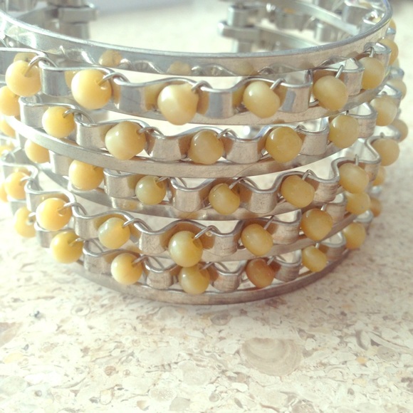 🌕Metal beaded bracelet with tan beads🌕