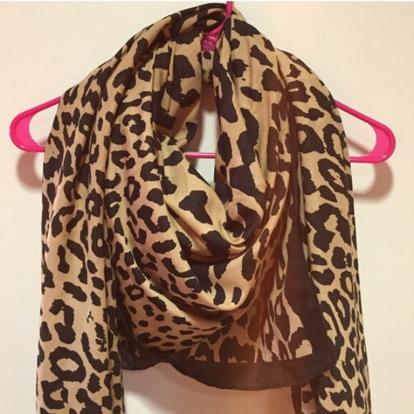 H&M leopard scarf