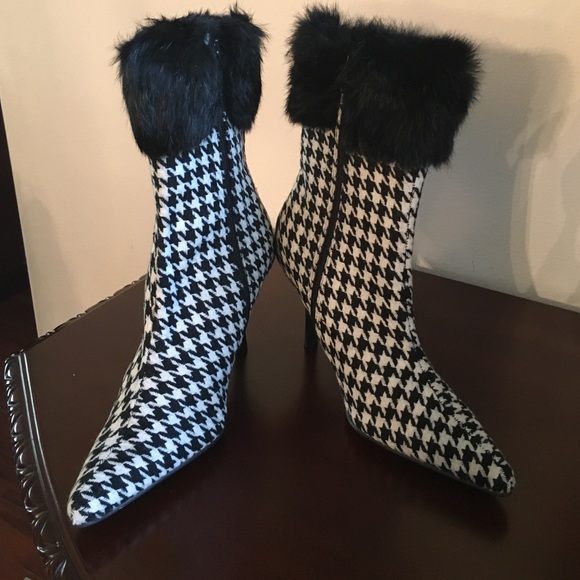 Houndstooth Print Bootie with Faux Fur - Picture 2 of 3
