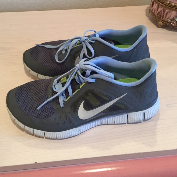 NIKE FREE RUNS - Picture 1 of 1