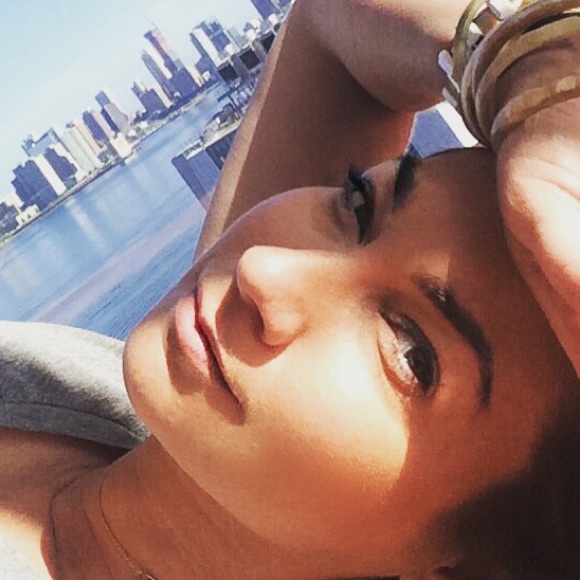 Meet your Posher, Taja