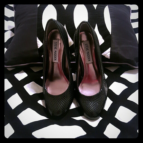 Beautiful Steve Madden Snakeskin Pattern Pump