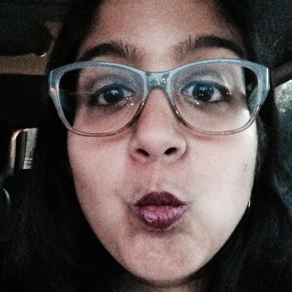 Meet your Posher, Clarissa
