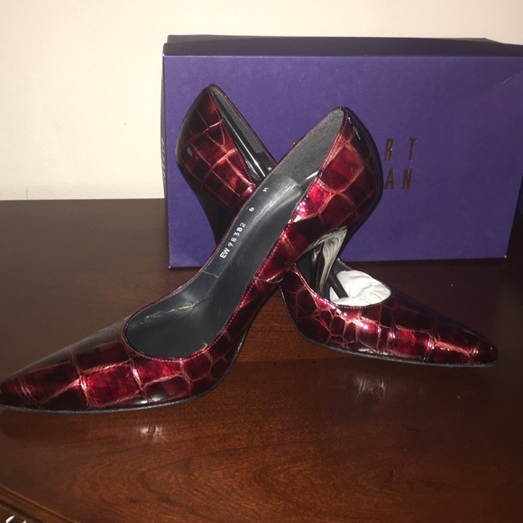 Stewart Weitzman Crocodile Heel in "Flame" - Picture 2 of 3