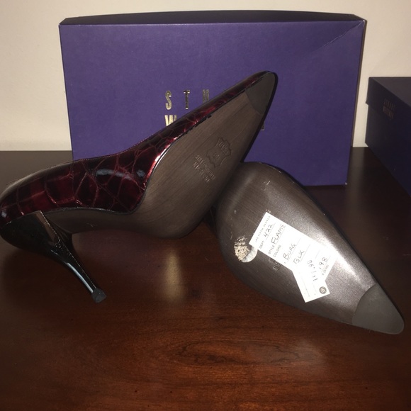 Stewart Weitzman Crocodile Heel in "Flame" - Picture 3 of 3